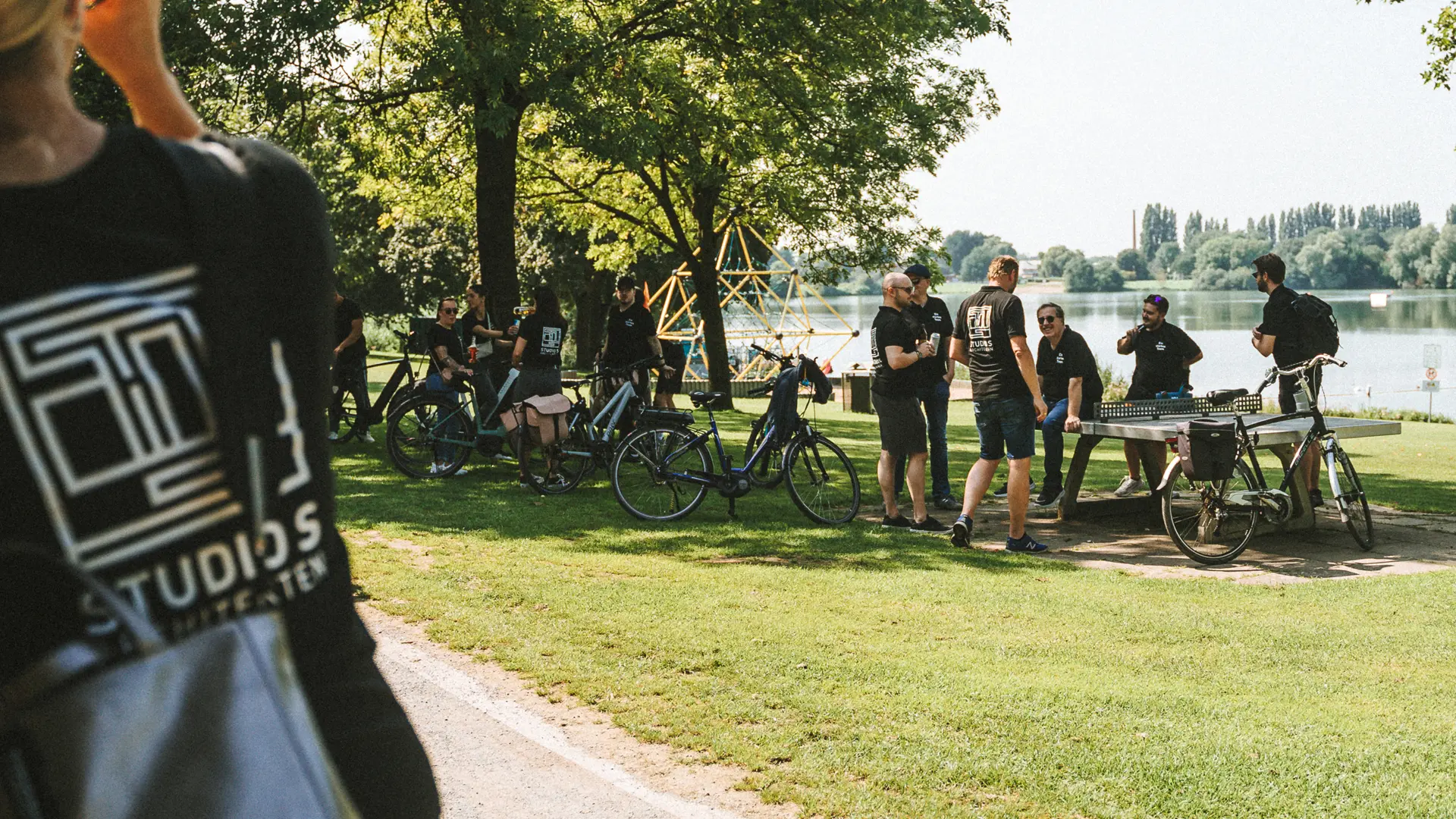 Das Team von STUDIO S Architekten beim Fahrradausflug in der Natur am Aasee